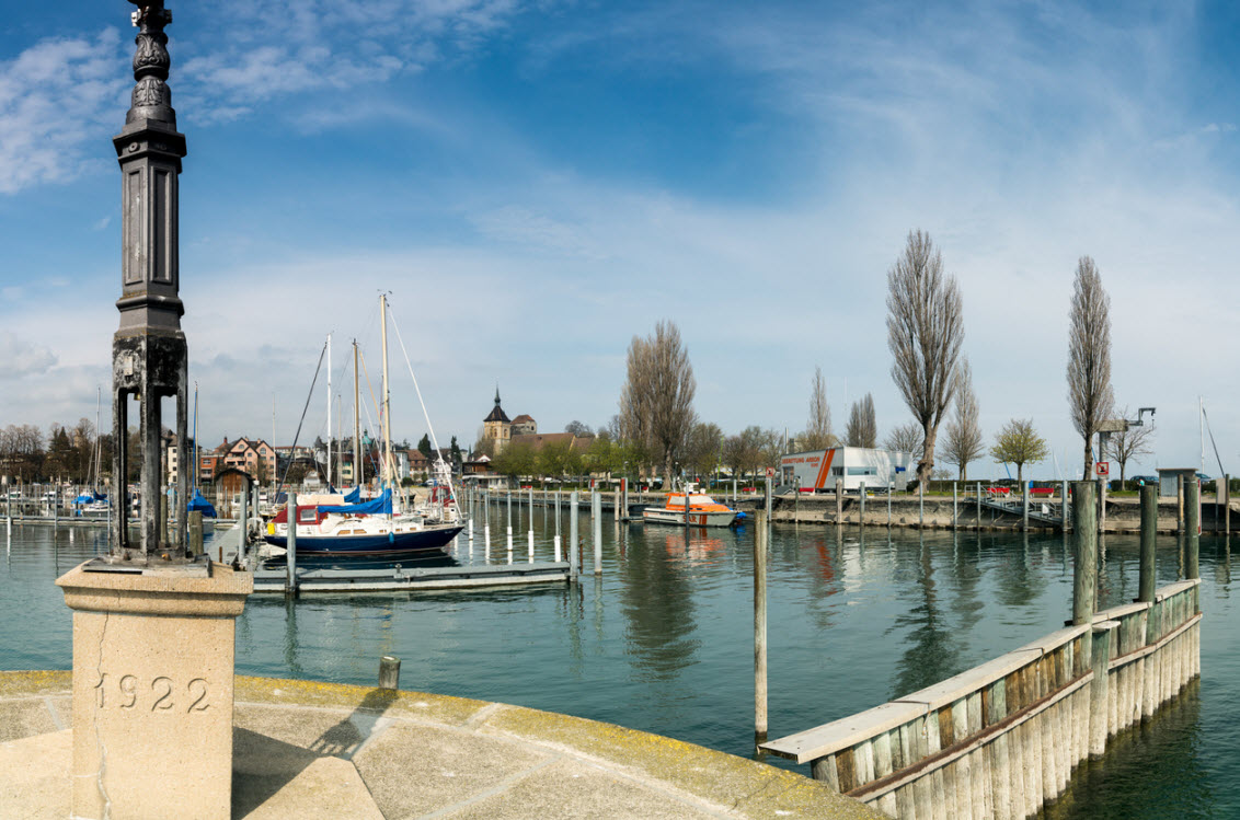 Blick auf den Hafen und die Altstadt von Arbon am Bodensee